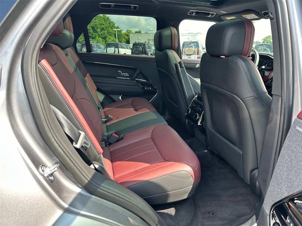 2025 Land Rover Range Rover Sport SE photo 9