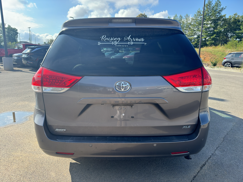 2014 Toyota Sienna XLE photo 7