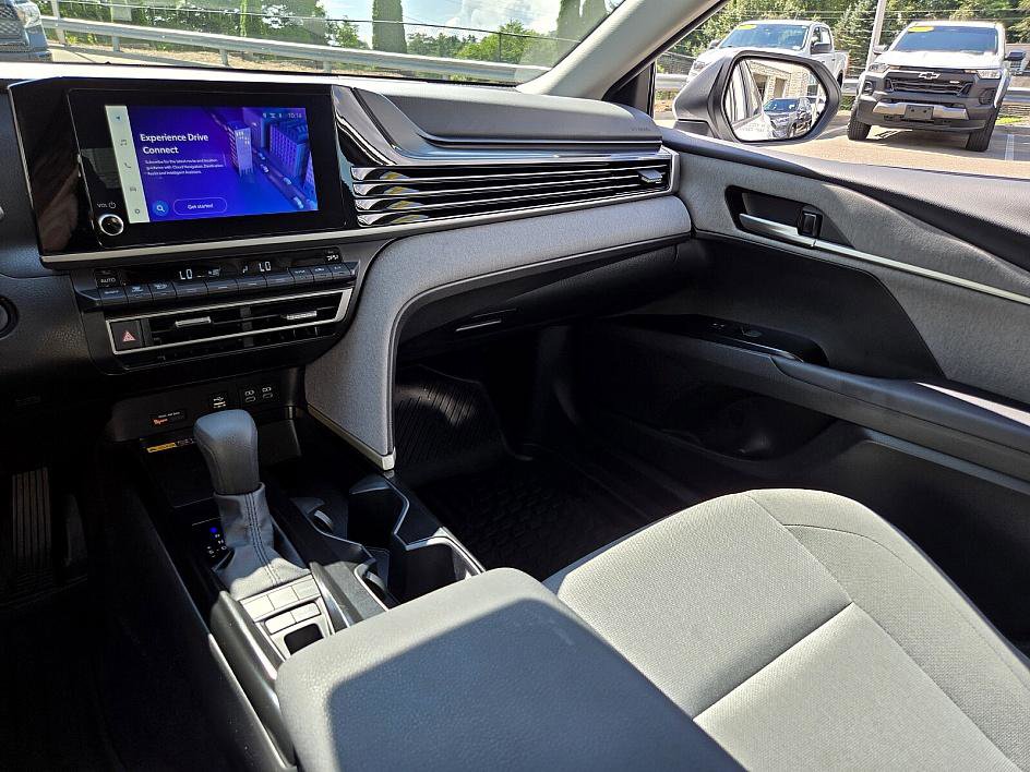 2025 Toyota Camry LE photo 19