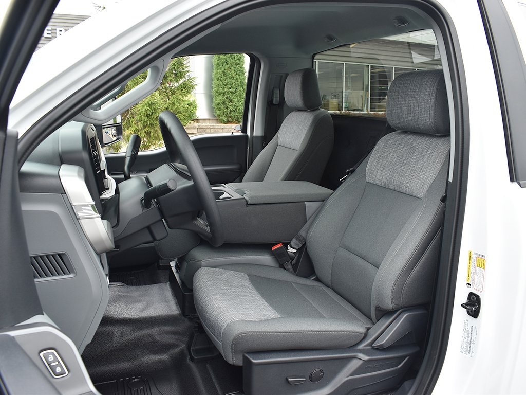 2025 Ford F-350 XLT photo 5
