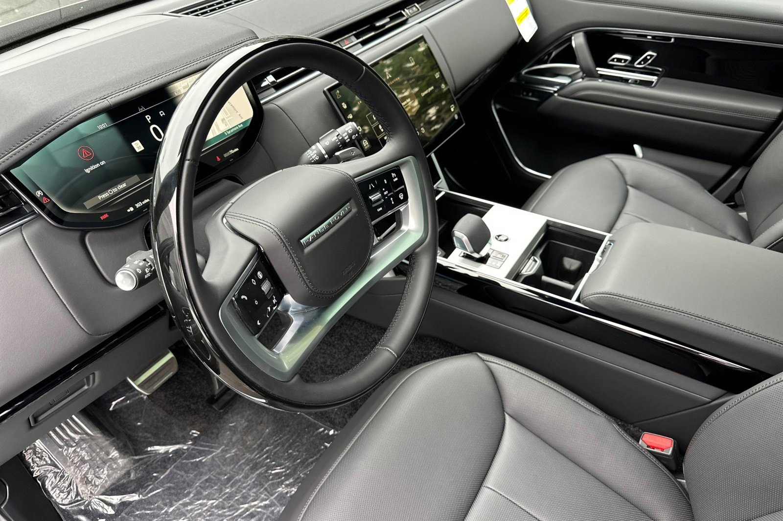 2025 Land Rover Range Rover SE photo 3