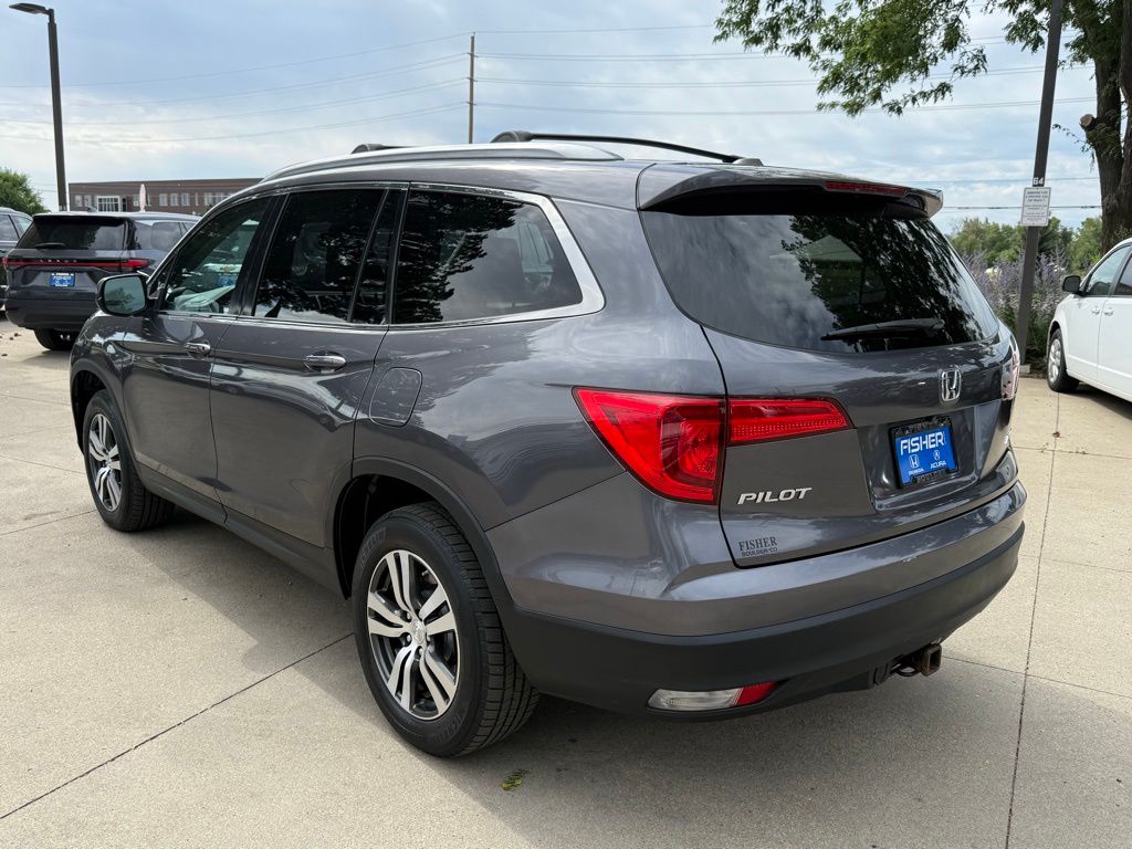 2017 Honda Pilot EX-L photo 2