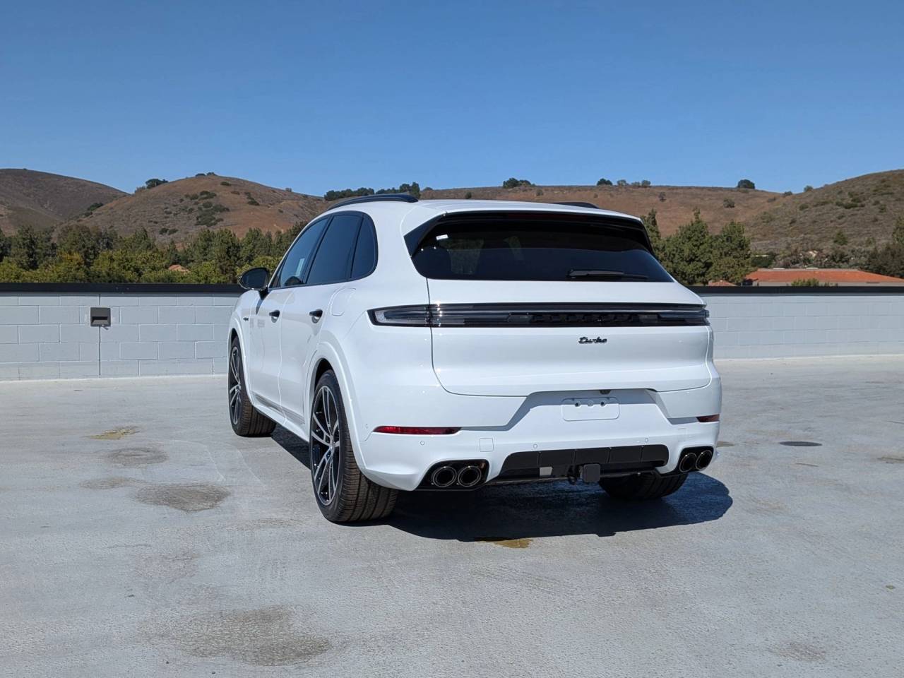 2025 Porsche Cayenne Turbo E-Hybrid photo 3