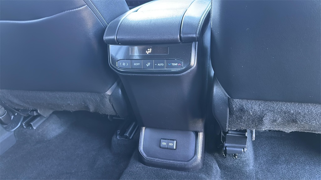 2023 Toyota Highlander XLE photo 14