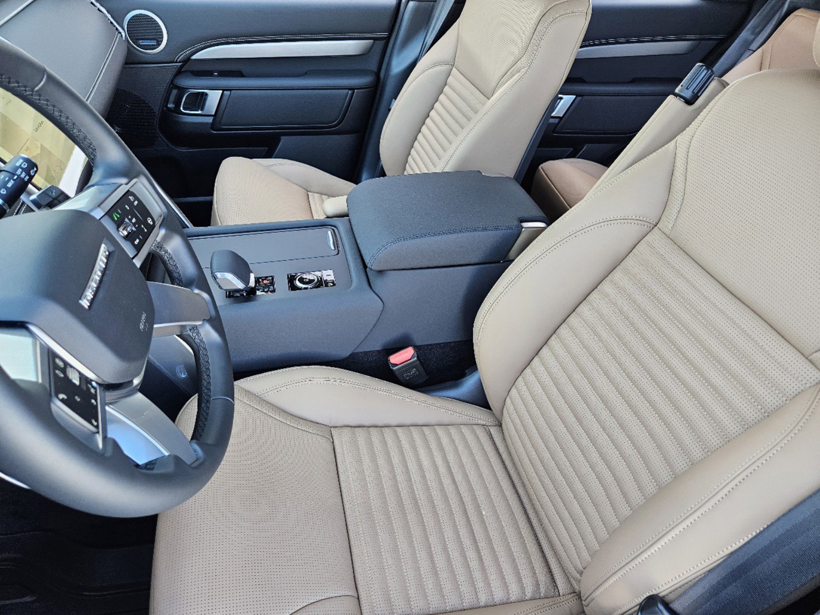 2025 Land Rover Discovery SE photo 8