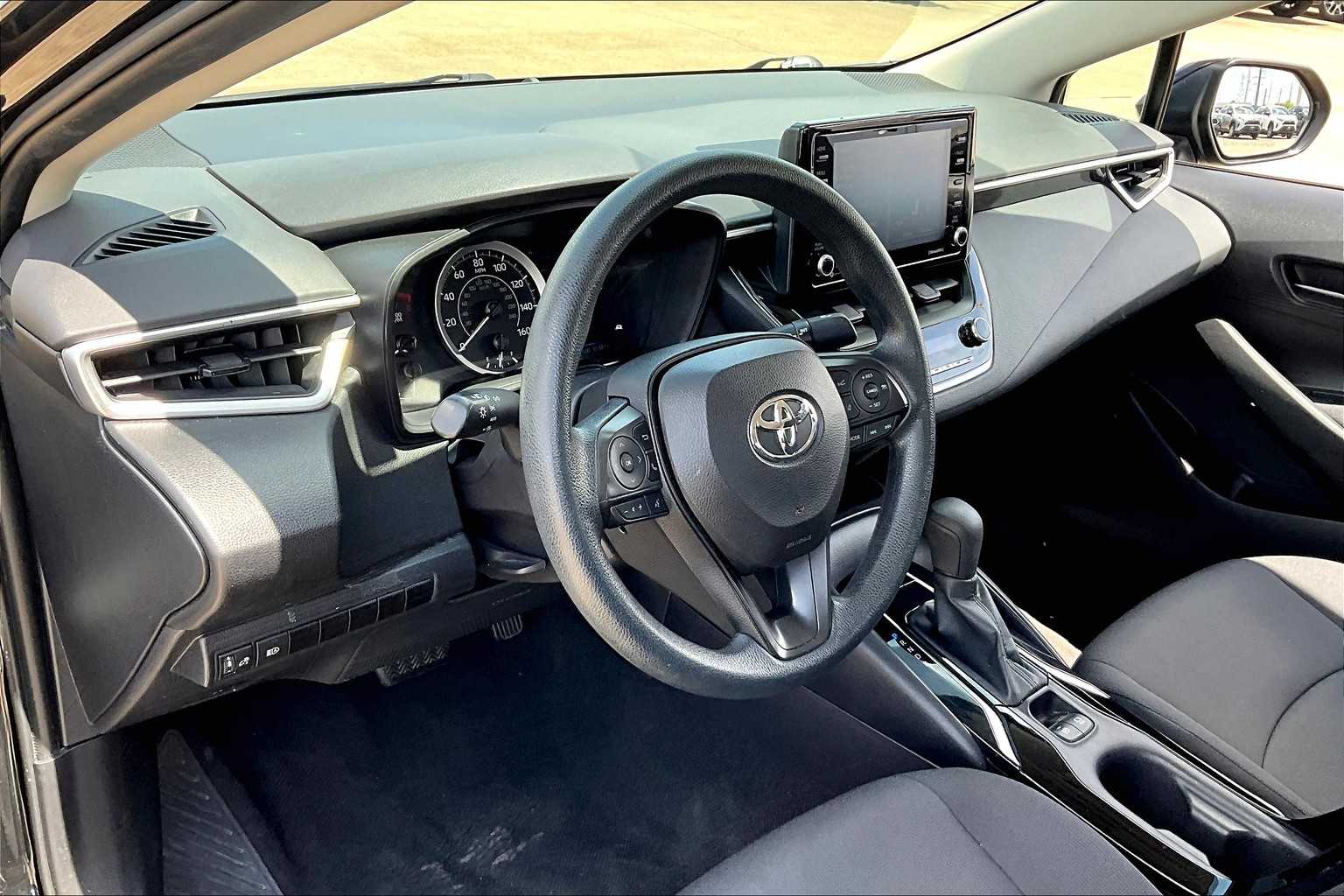 2022 Toyota Corolla LE photo 33