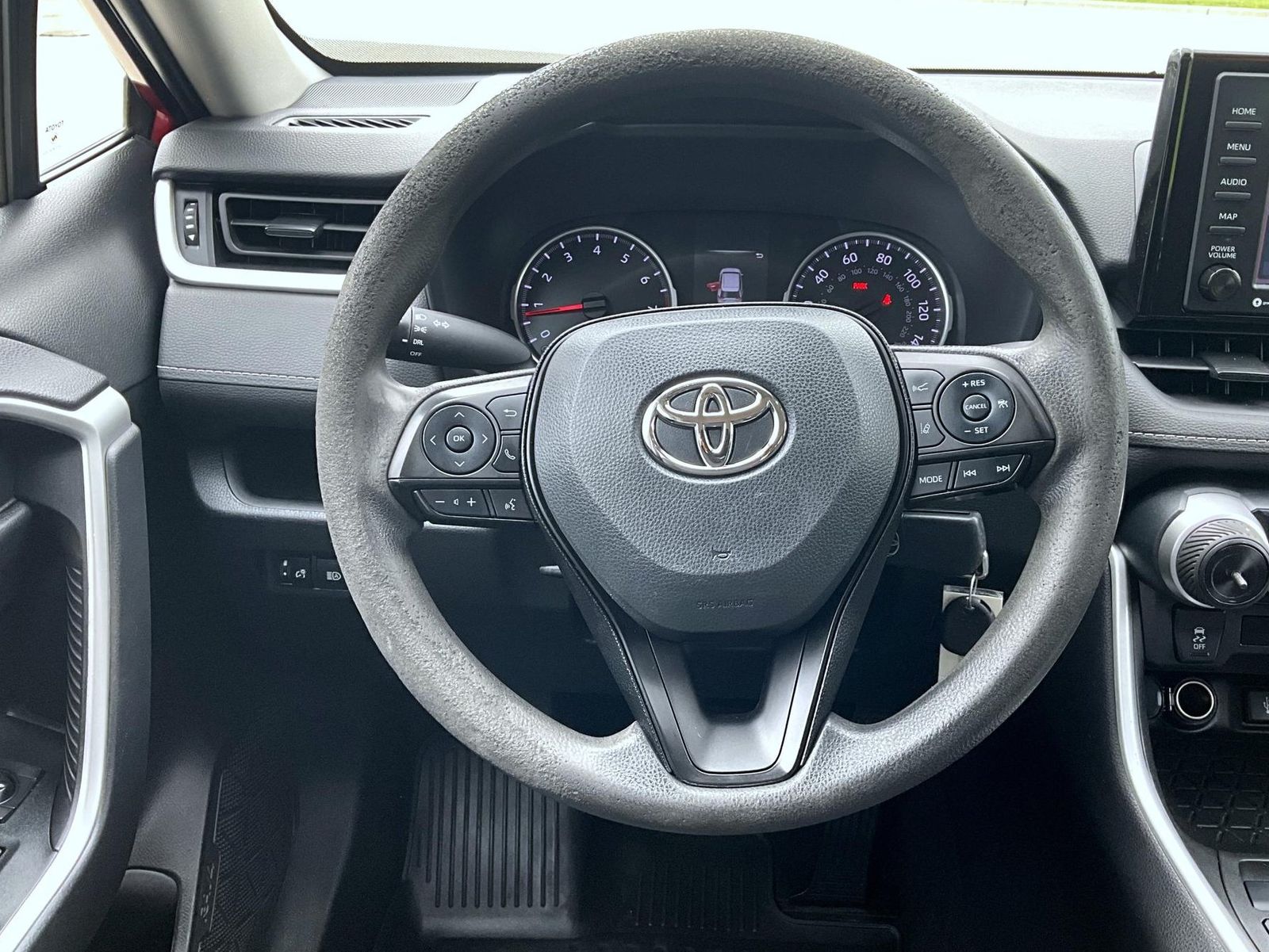 2022 Toyota RAV4 LE photo 12