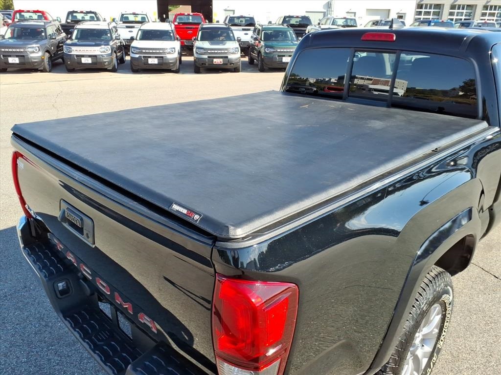 2019 Toyota Tacoma SR5 4x4 Access Cab photo 4