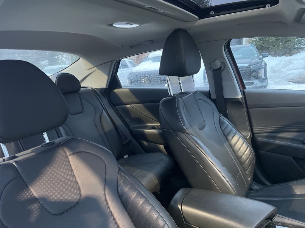 2022 Hyundai Elantra Limited photo 9
