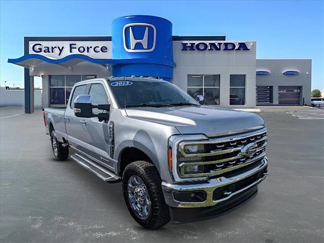 2023 Ford F-350 Super Duty Lariat's photo