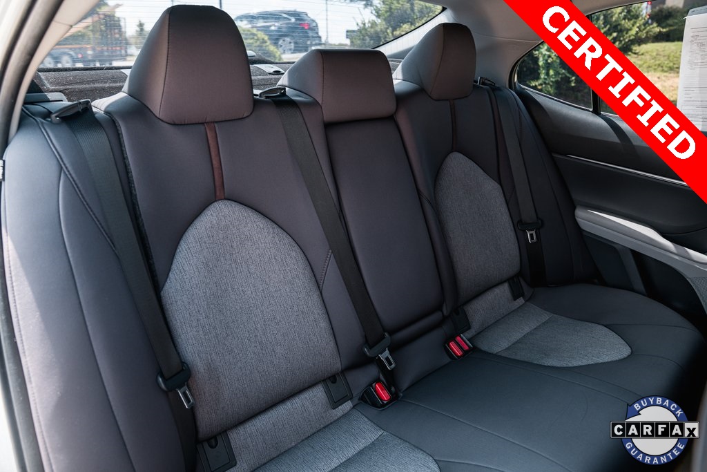 2019 Toyota Camry SE XLE photo 23