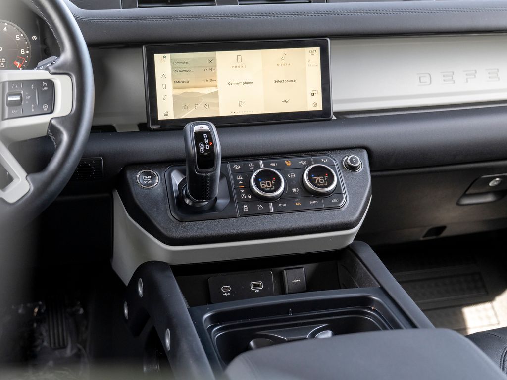 2024 Land Rover Defender 110 S photo 17