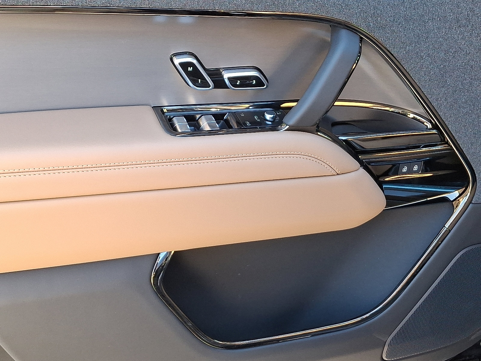 2025 Land Rover Range Rover Sport SE photo 10