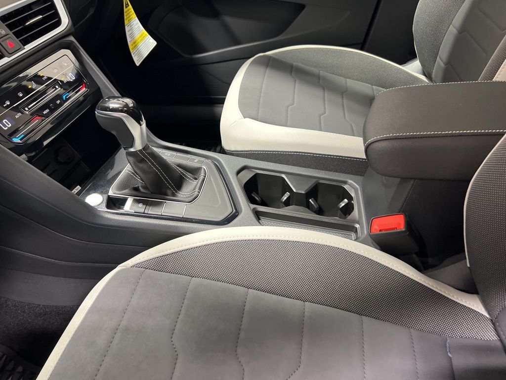 2025 Volkswagen Taos SE photo 23