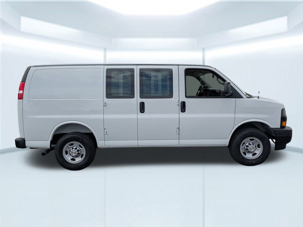 2025 Chevrolet Express Cargo 2500 photo 2