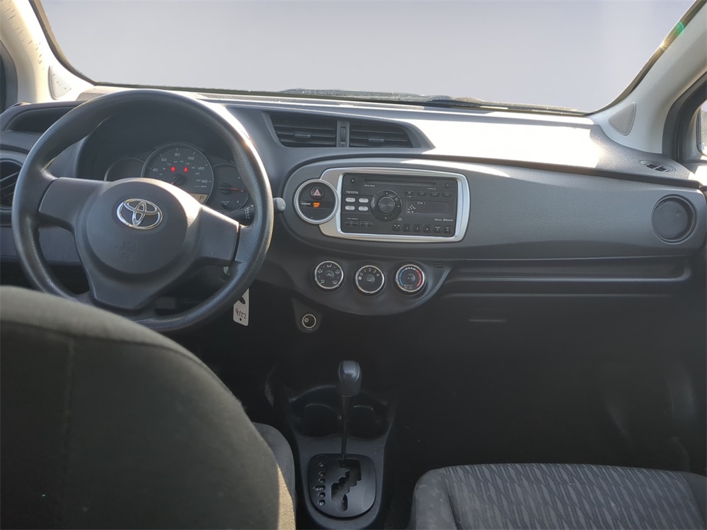 2014 Toyota Yaris L photo 12