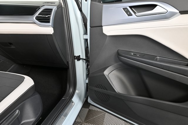 2025 Volkswagen Taos SE photo 19