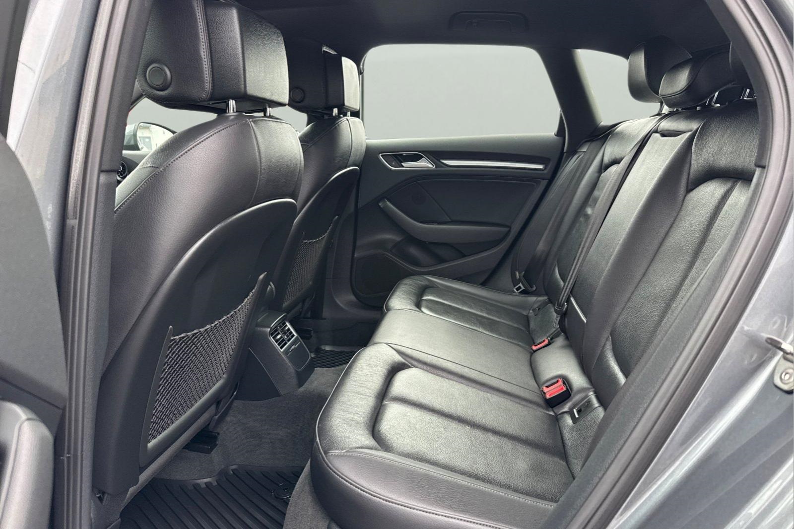 2017 Audi A3 E-tron Premium photo 3