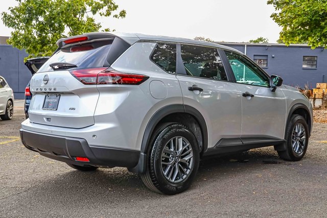 2025 Nissan Rogue S photo 3