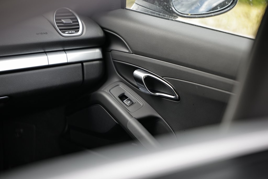 2025 Porsche Cayman Base photo 22