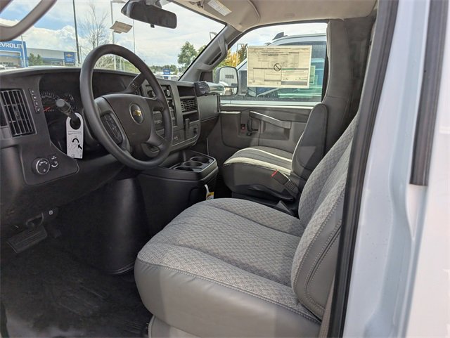 2025 Chevrolet Express Cargo 3500 photo 11