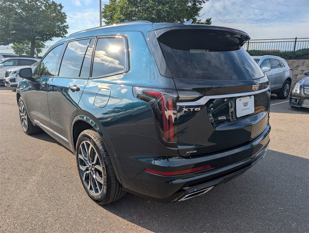 2025 Cadillac XT6 Sport photo 2