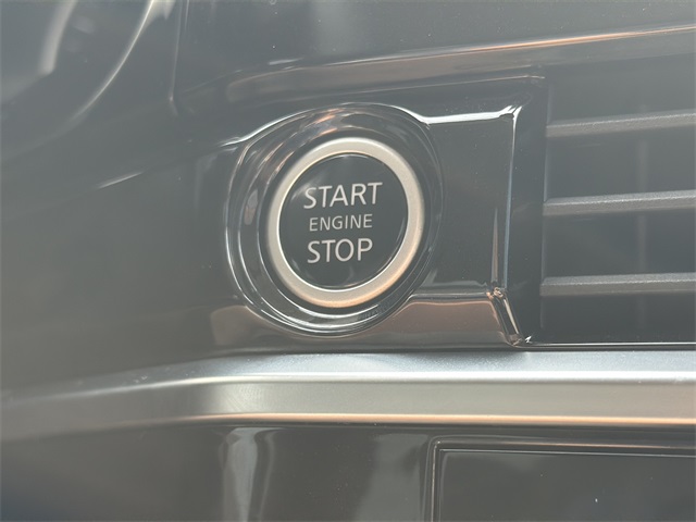 2024 Nissan Pathfinder SL photo 17