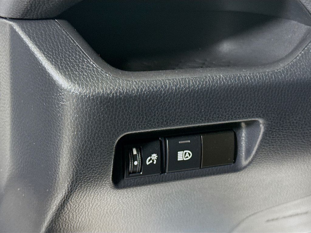 2022 Toyota RAV4 Hybrid LE photo 9