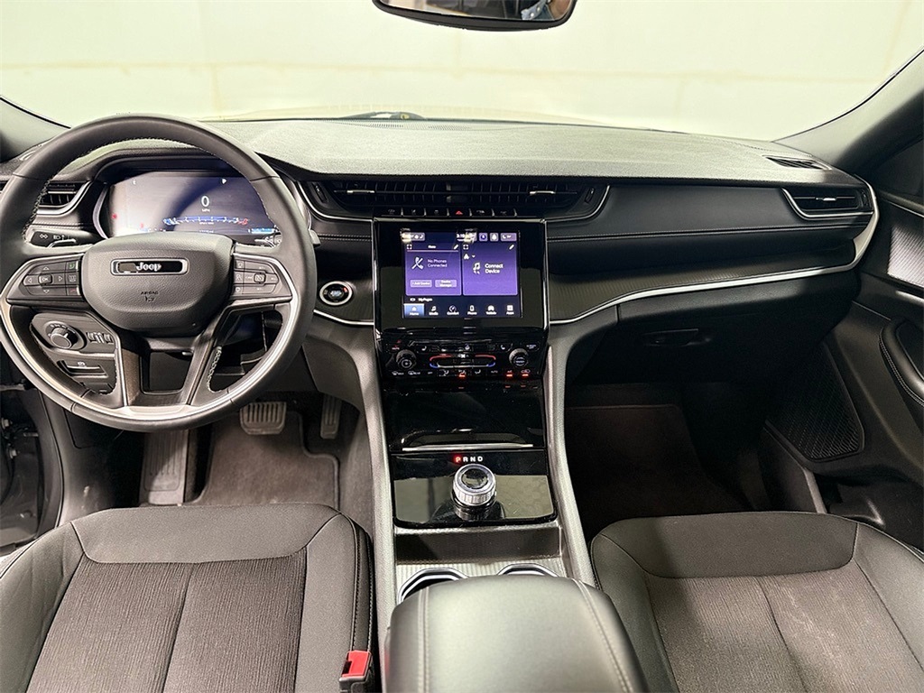 2024 Jeep Grand Cherokee Laredo photo 2