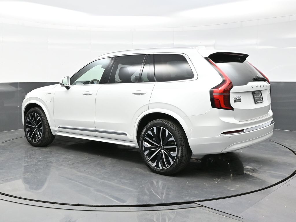 2025 Volvo XC90 T8 photo 3