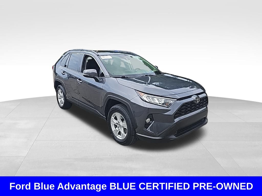 2020 Toyota RAV4 XLE photo 2