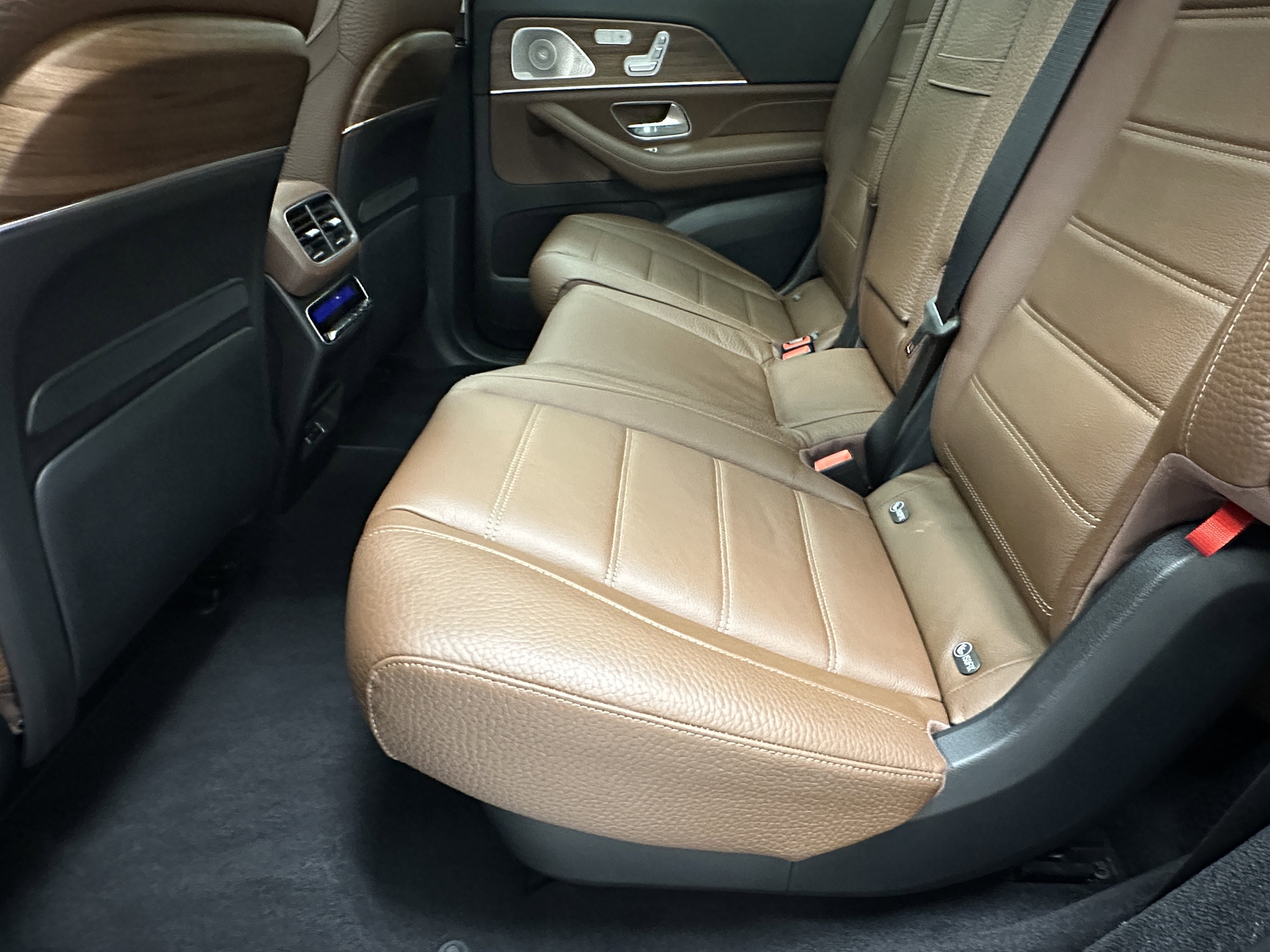 2024 Mercedes Benz GLS 450 4MATIC photo 10
