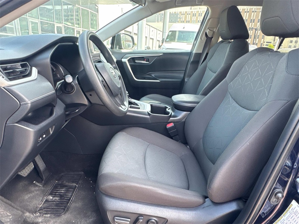 2024 Toyota RAV4 XLE photo 16