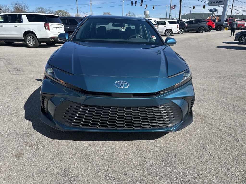 2025 Toyota Camry SE photo 4
