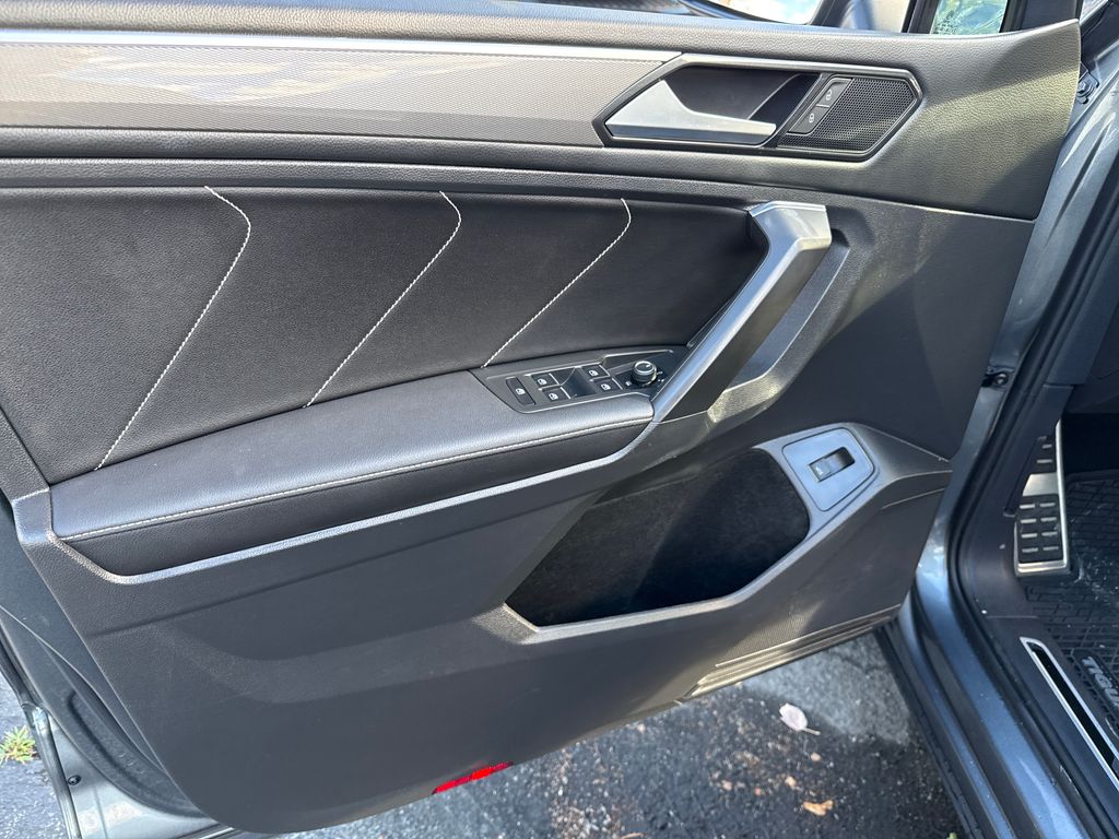 2022 Volkswagen Tiguan SE R-Line Black photo 4