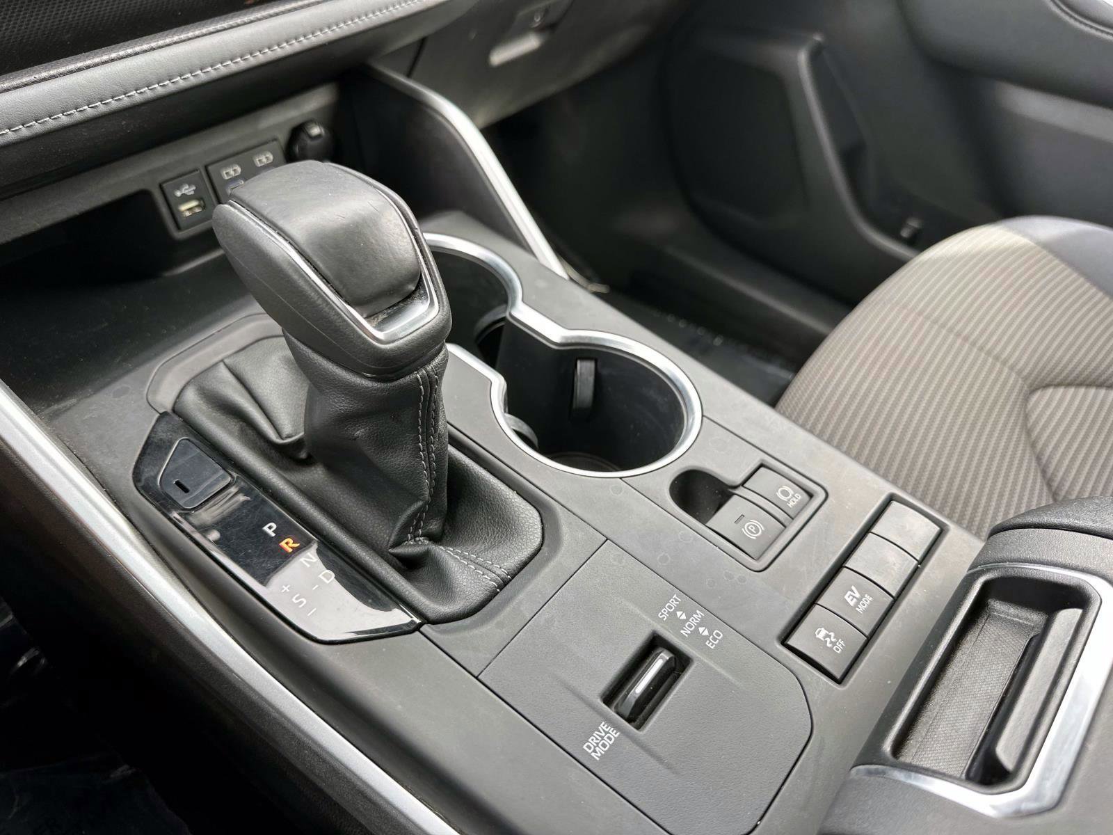 2022 Toyota Highlander LE Hybrid photo 26