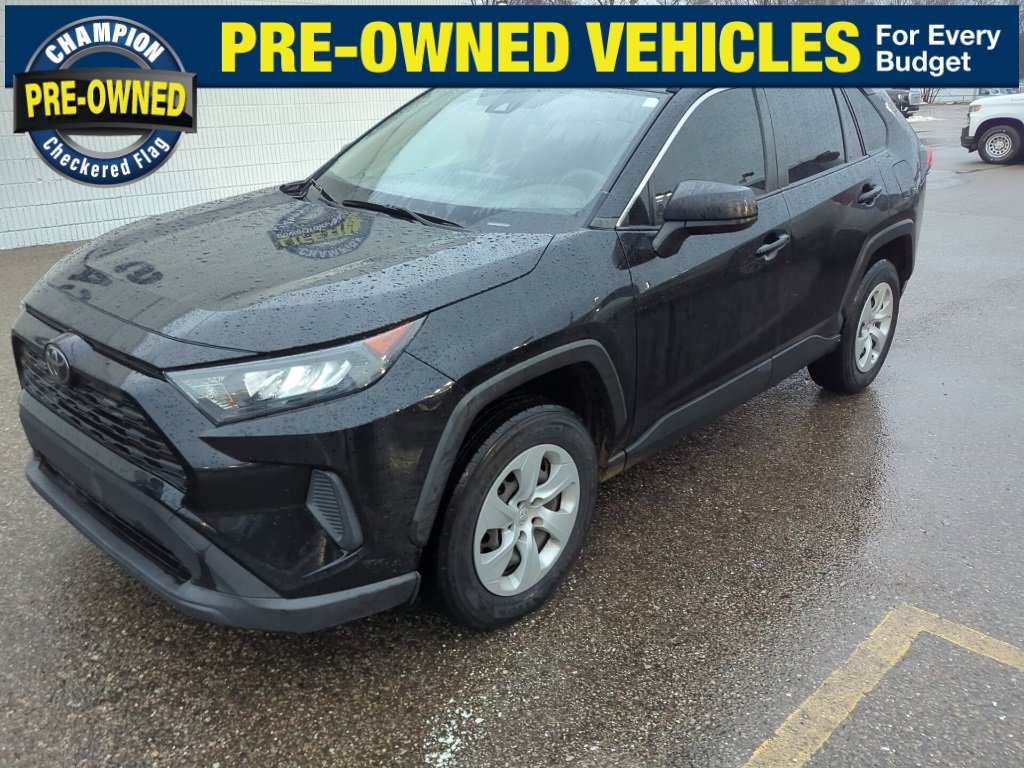 2020 Toyota RAV4 LE's photo