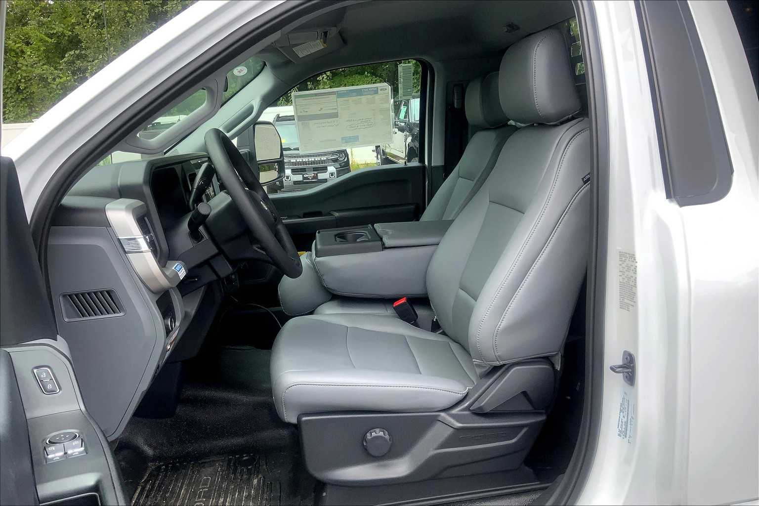 2025 Ford F-350 XL photo 9