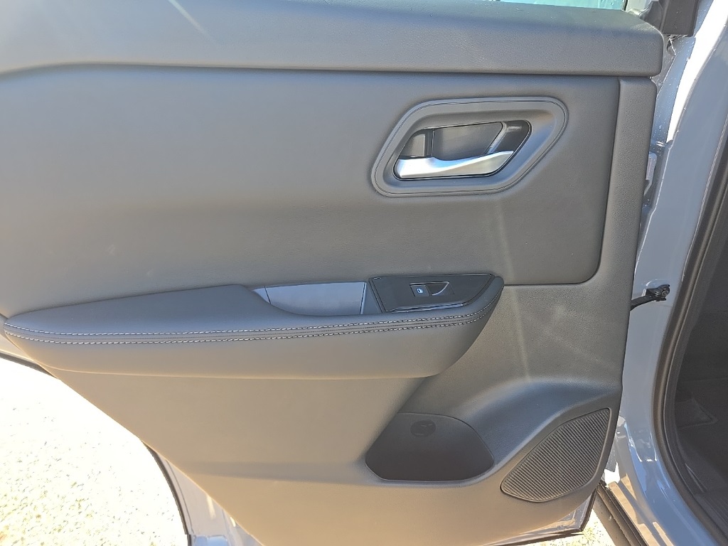 2026 Nissan Rogue SV photo 27