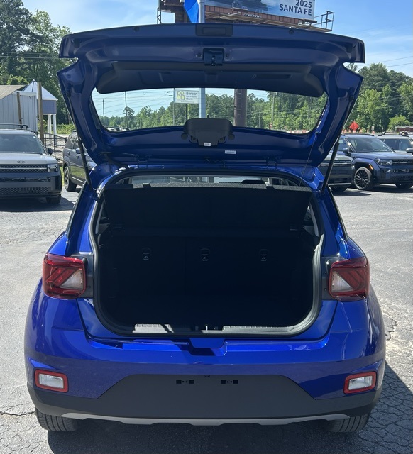 2025 Hyundai Venue Limited photo 3