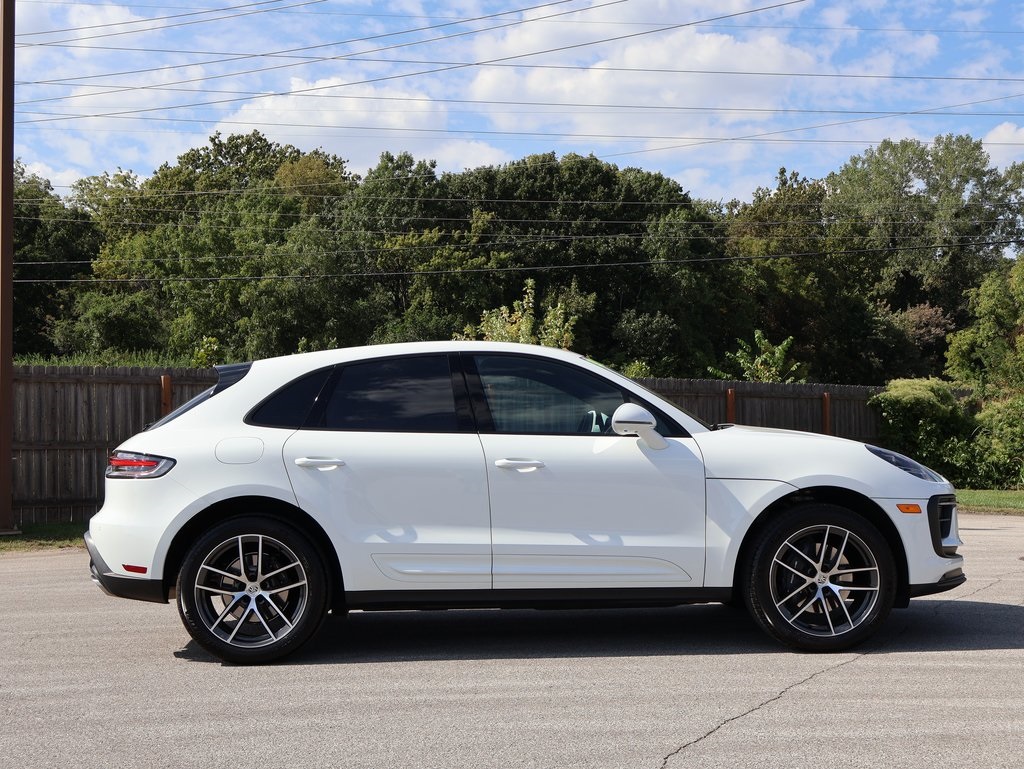2025 Porsche Macan T photo 9
