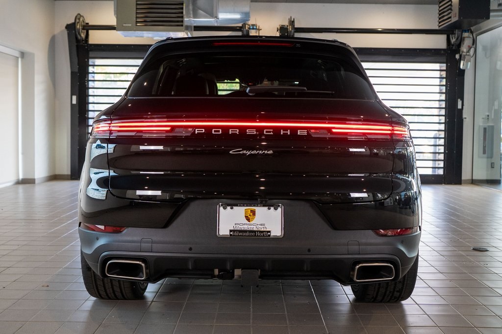 2025 Porsche Cayenne photo 9