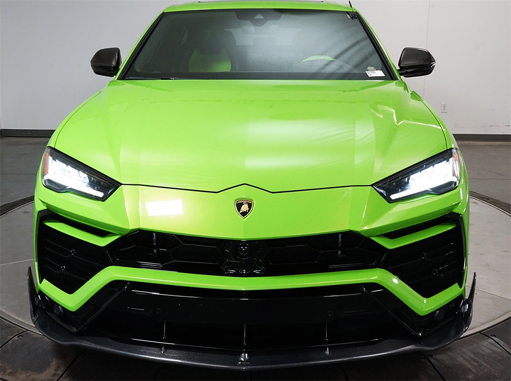 2022 Lamborghini Urus photo 3