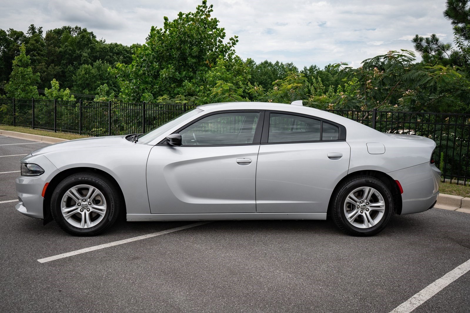 2023 Dodge Charger SXT photo 3