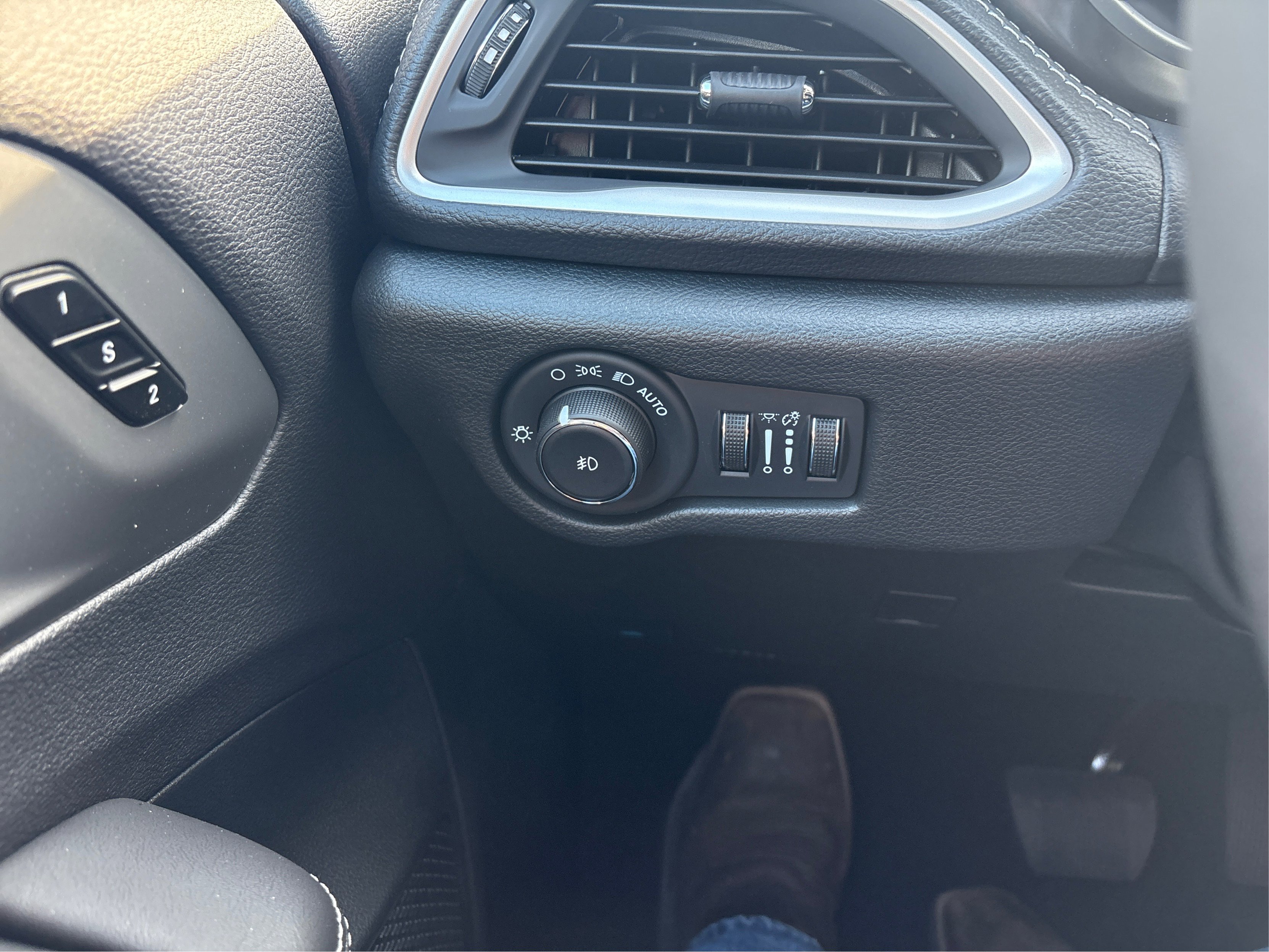 2025 Chrysler Pacifica photo 13