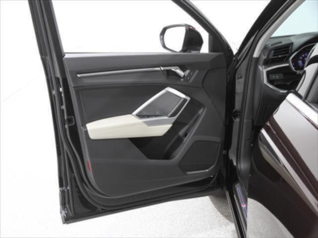 2019 Audi Q3 S line Premium Plus photo 3