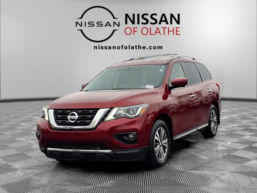 2018 Nissan Pathfinder SL's photo