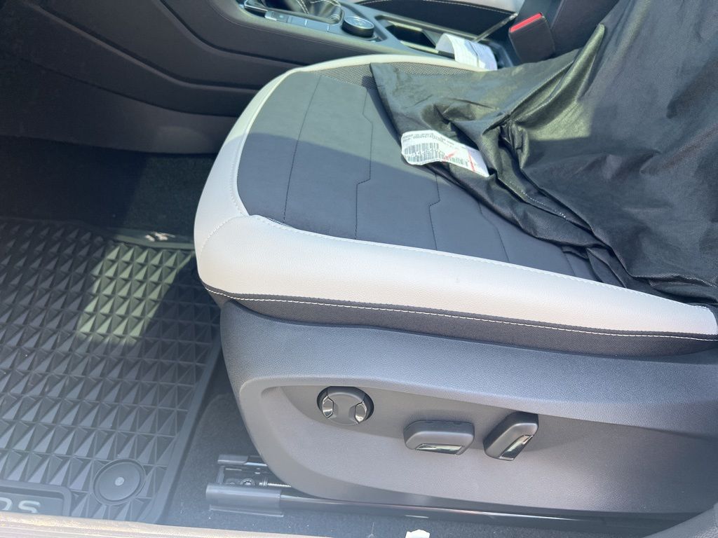 2025 Volkswagen Taos SE photo 17