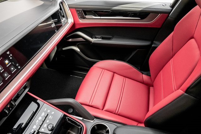 2025 Porsche Cayenne Coupe photo 23