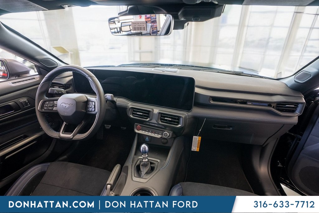 2025 Ford Mustang Dark Horse photo 4